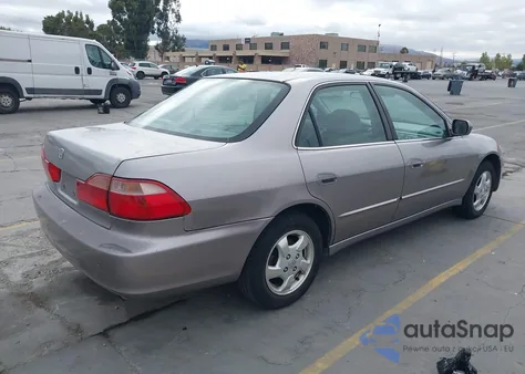 2000 Honda Accord 2.3 Ex from USA, damaged, VIN 1HGCG6685YA088379